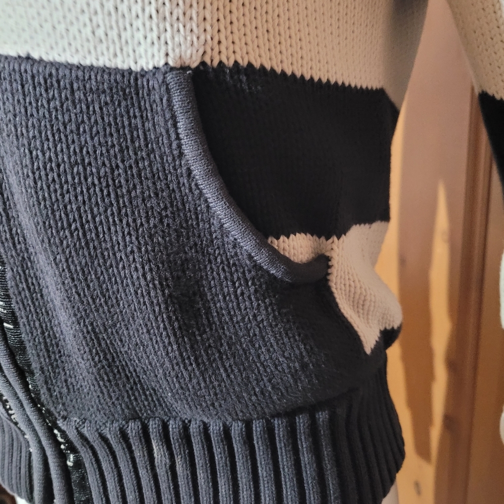 Sweater - Picture 7 of 12